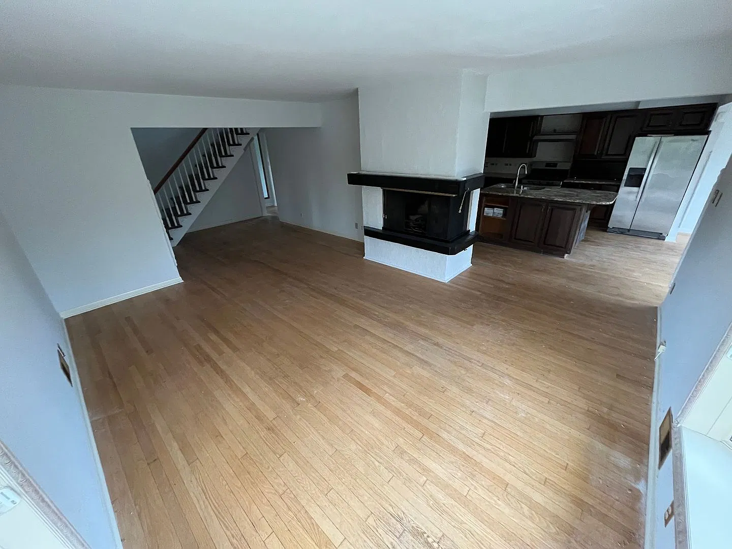 Riverside Spacious Single Family 4-Bedroom Home — Photo 4
