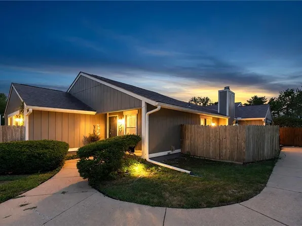 4727 N Cliff Hill Cir, Kansas City, MO 64151