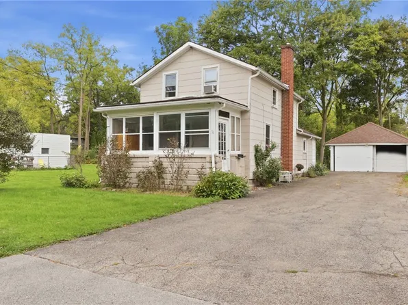 34 Scott Crescent Dr, Scottsville, NY 14546