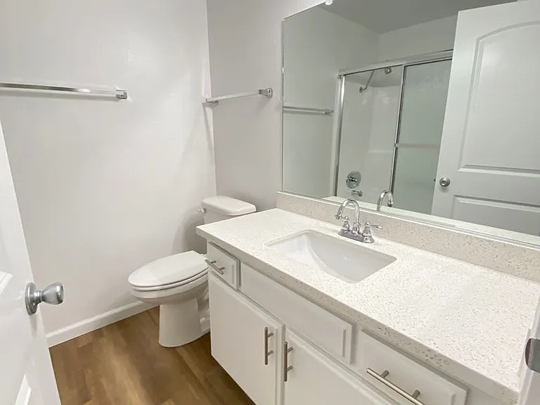 2475 Corinth Apartments — Photo 8
