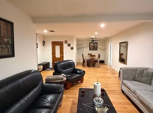 19121 Calvert St, Reseda, CA 91335