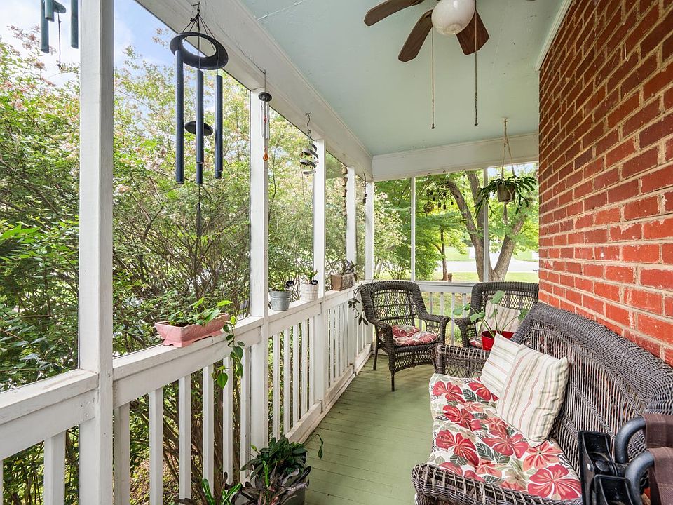 7th image of 1231 Oakwood St