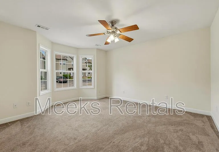 Ariel Pointe Townhomes — Photo 15