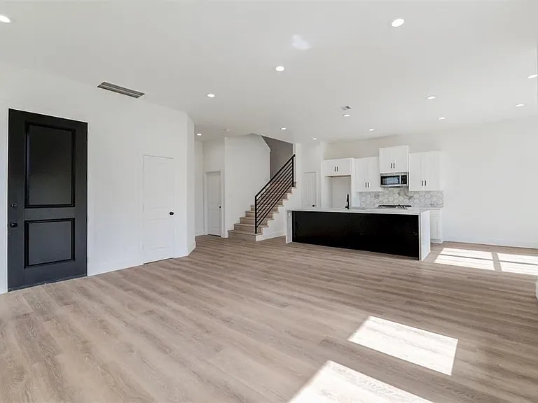 5310 Denmark St — Photo 3