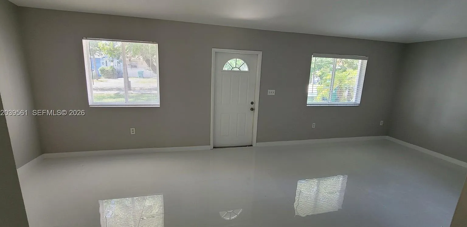 3 bed, 1332 sqft, $2,900 — Photo 2