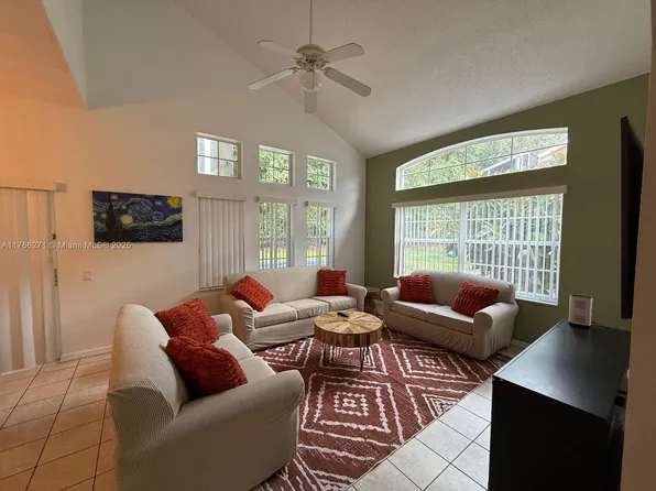 1013 Park Ridge Cir, Kissimmee, FL 34746