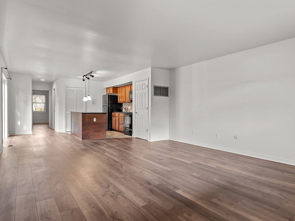 Living Area (Unstaged)