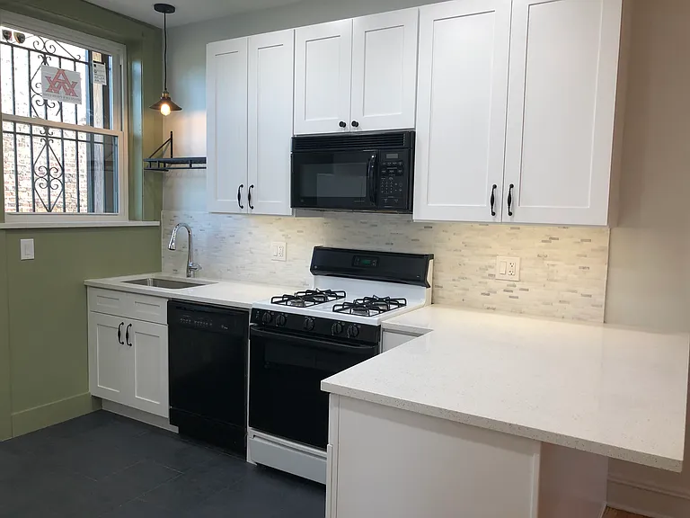 5525 S Blackstone Ave #3S — Photo 1