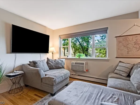 300 Claremont Ave APT C2, Verona, NJ 07044