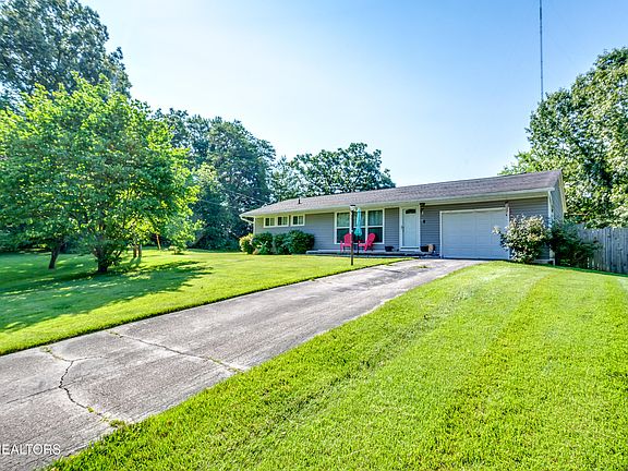 2nd image of 1306 E Walnut Grove Dr