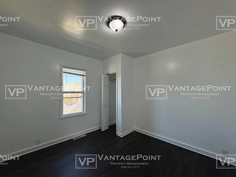 213 E Green Bay St #B — Photo 10