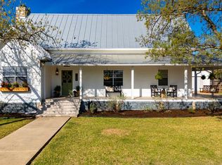 704 N Creek Rd, Comfort, TX 78013