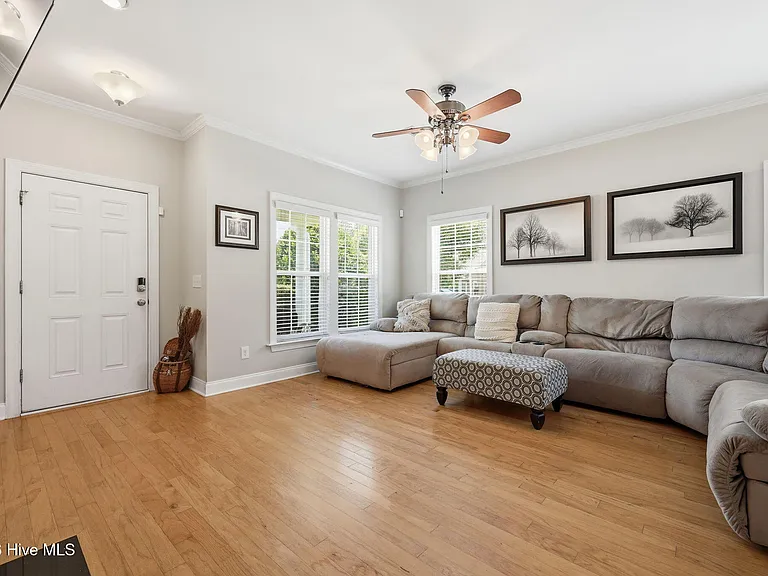 105 Moultrie Ln — Photo 8