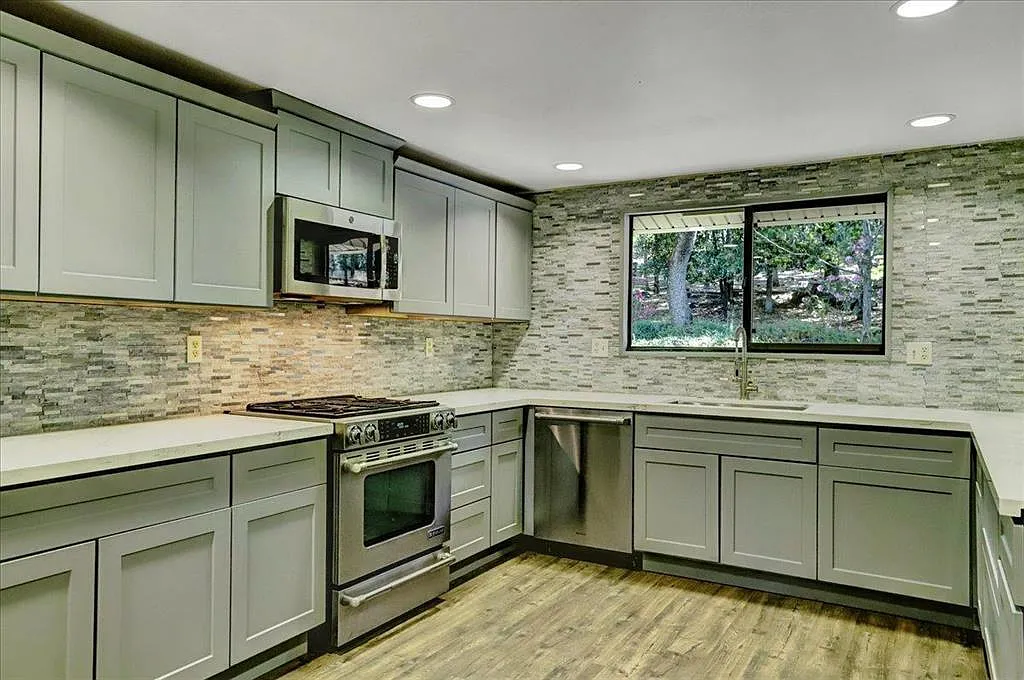 3 bed, 1687 sqft, $2,900 — Photo 1