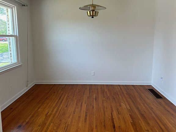 4th image of 2932 Donna Hill Dr