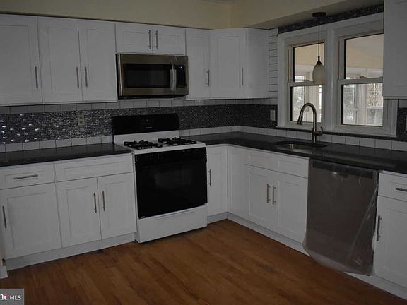 2nd image of 8 Fenwicks Ln