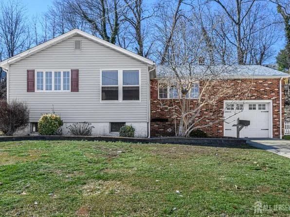 31 W Grochowiak St, South River, NJ 08882