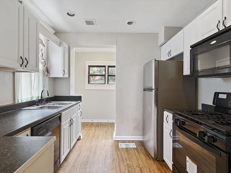 40 Laurel St — Photo 8