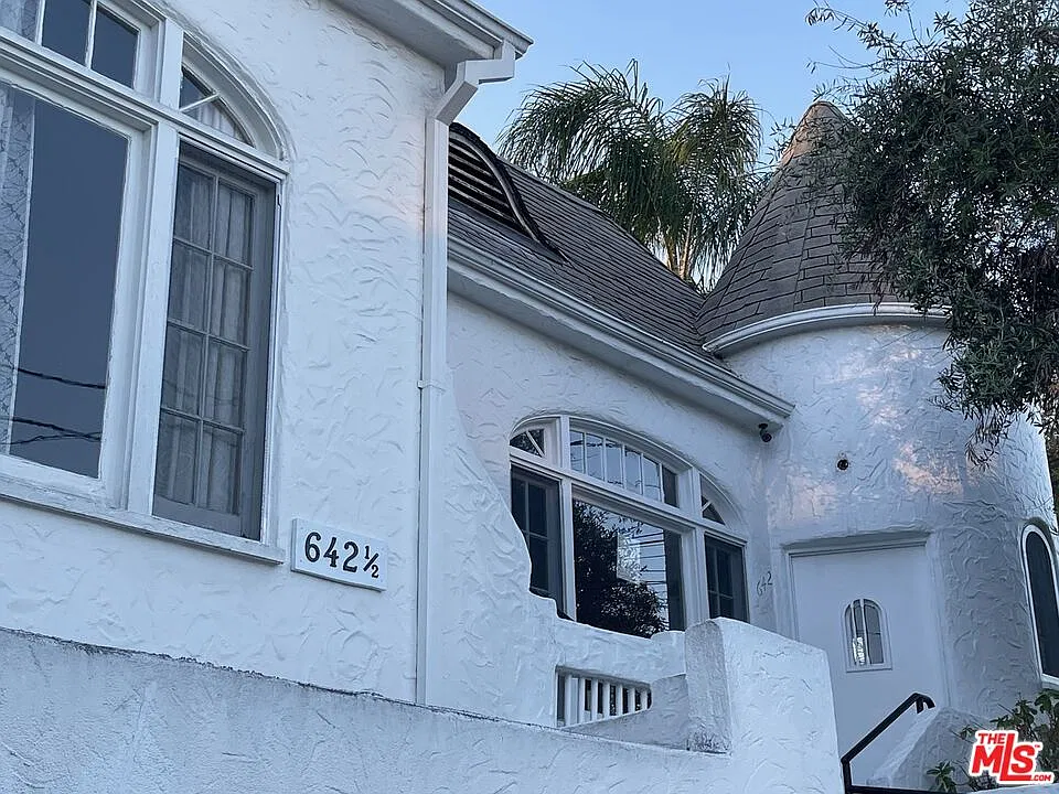 2 bed, 2.0 bath, 1100 sqft, $4,195 — Photo 3