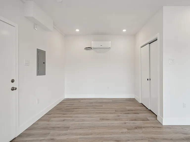 1801 Poplar St — Photo 11