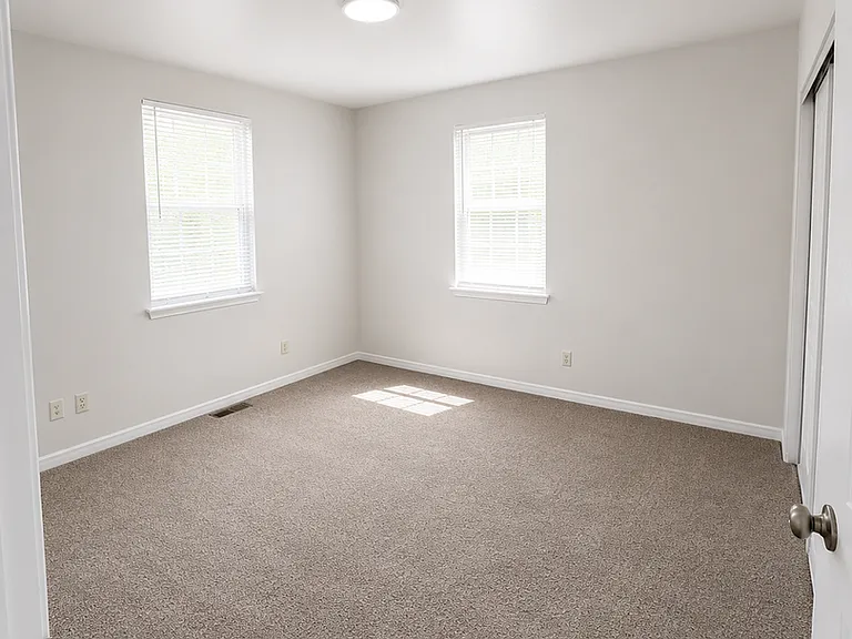 1915 Green Valley Dr — Photo 7