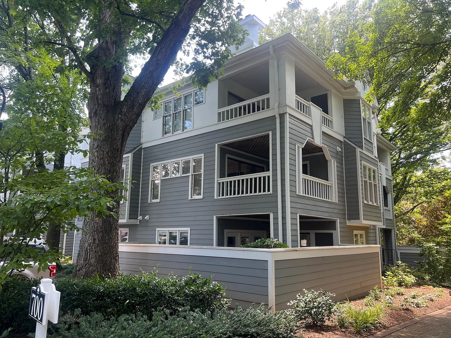 2 bed, 1063 sqft, $2,300 — Photo 1