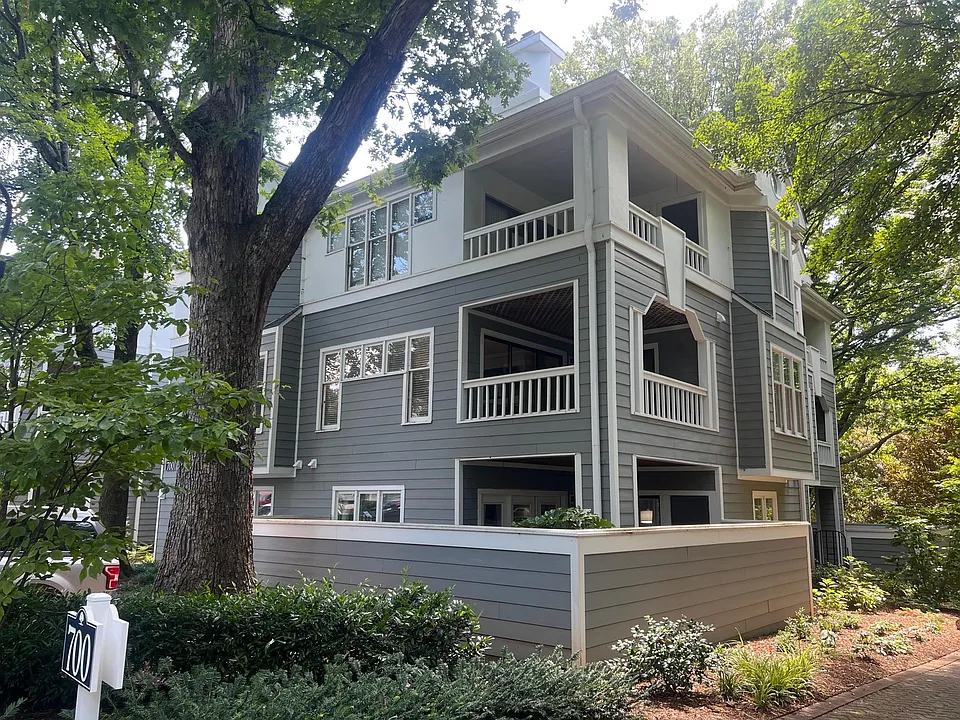 700 Bishops Park Dr #207