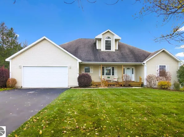 1479 Bee Ct, Traverse City, MI 49696