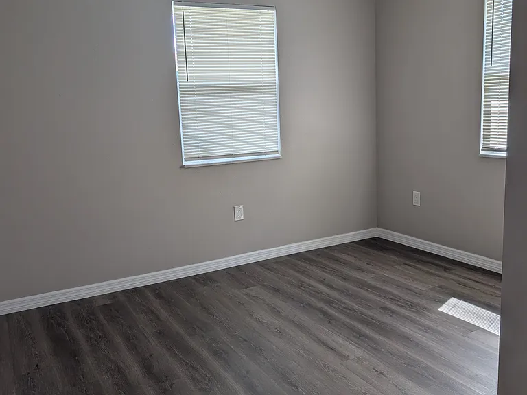 811 Hills St — Photo 11
