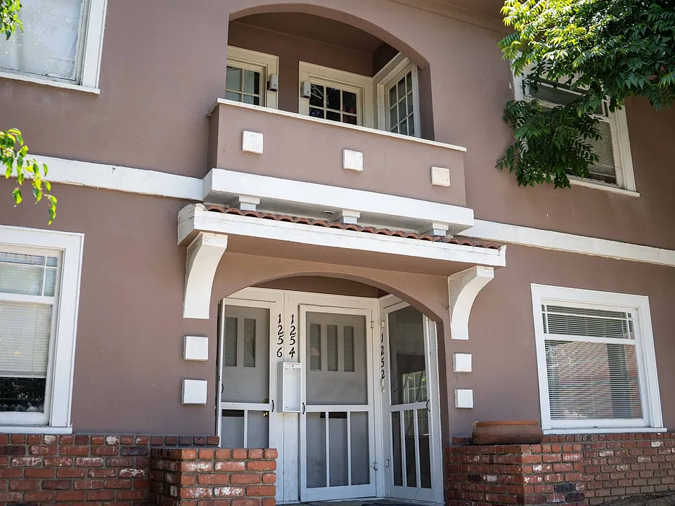 1252 E Broadway