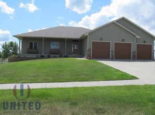6764 Cantebury Ct, Sioux City, IA 51106