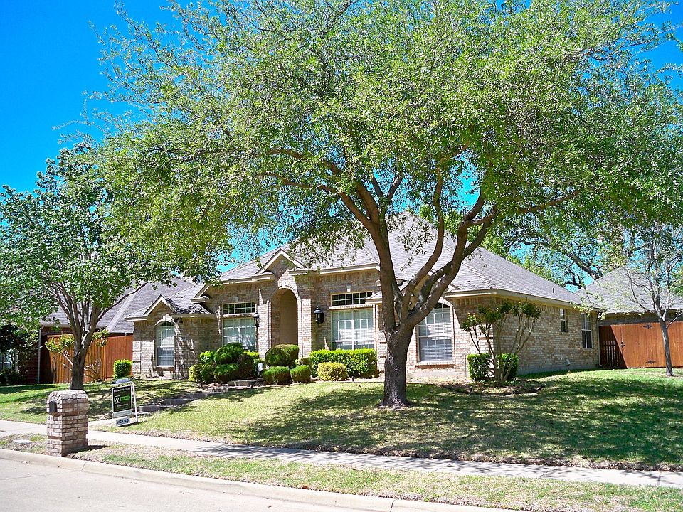 Beautiful Curb Appeal Welcomes You Home!