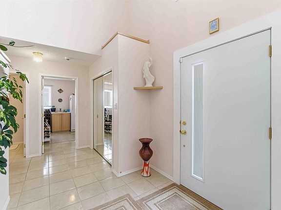 3rd image of 1 Colonial Close