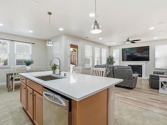 2nd image of 914 Campfire Cir