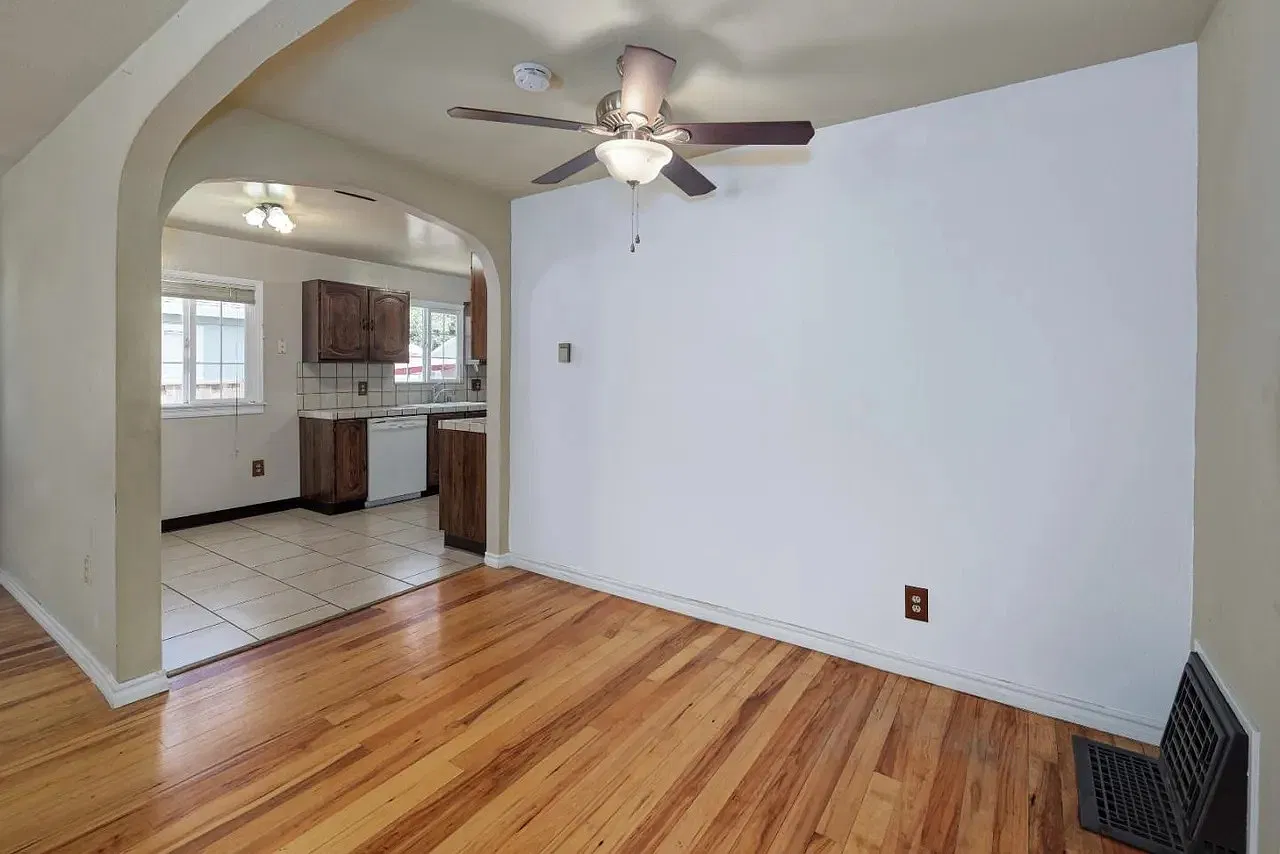 3 bed, 1155 sqft, $4,550 — Photo 4