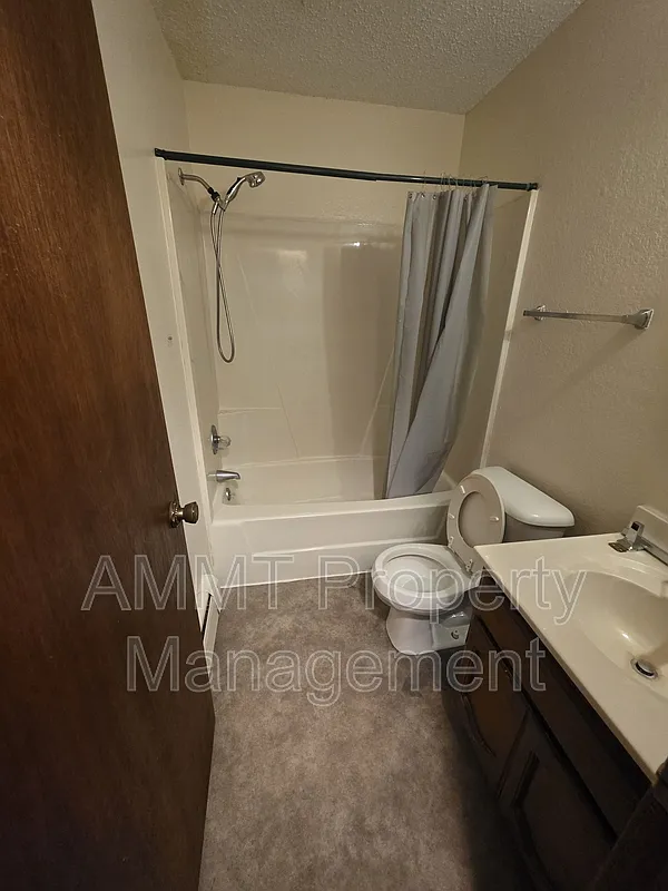 2 bed, 1.0 bath, $925 — Photo 4
