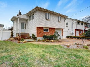 74 Cherry St, Massapequa, NY 11758