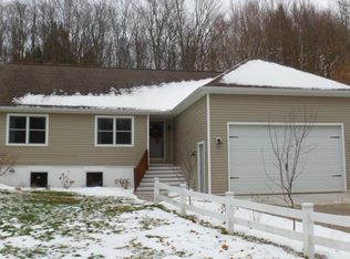 400 Pine Hill Ln, Petoskey, MI 49770