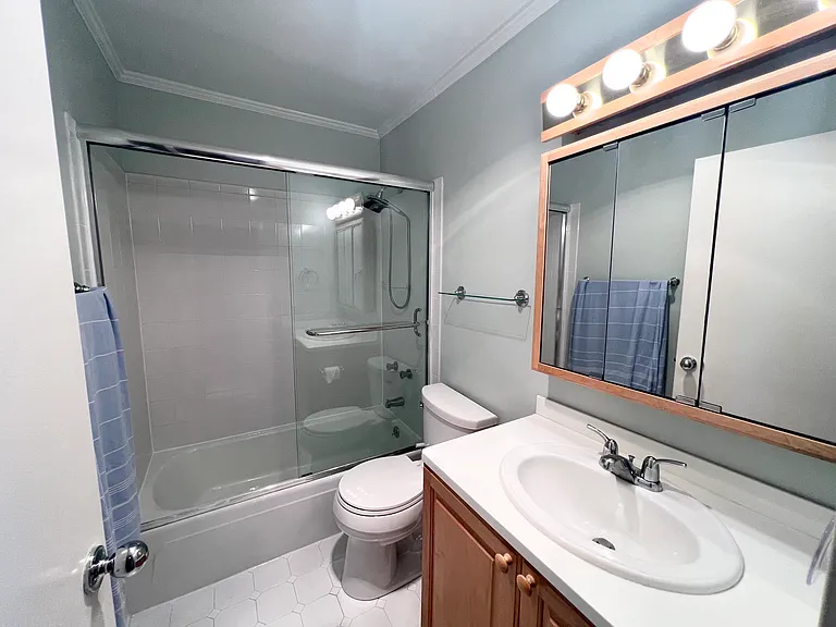 2nd Bathroom