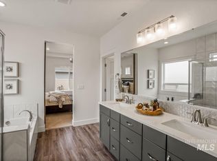 10915 Skycatcher Dr, Caldwell, ID 83687