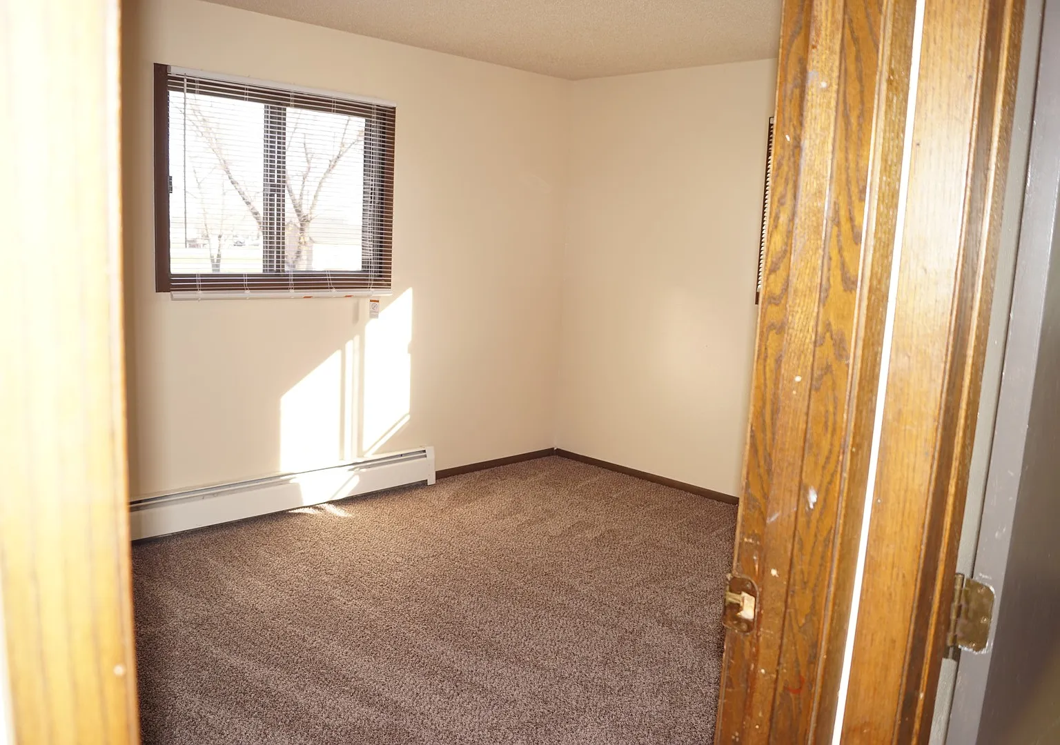 Arnold's Park Apartments — Photo 3