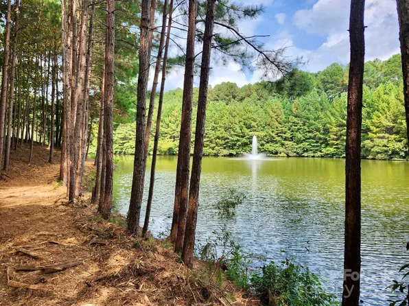 5025 Harbor View Dr E, Granite Falls, NC 28630