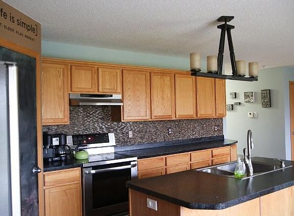 Open floor kitchen floorplan great for entertaining