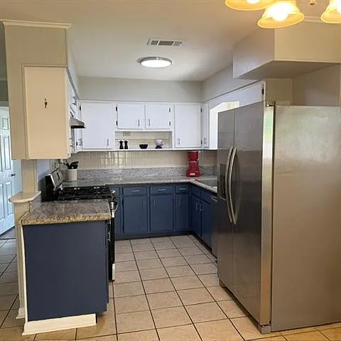 3 bed, 2.0 bath, 1576 sqft, $2,300 — Photo 2