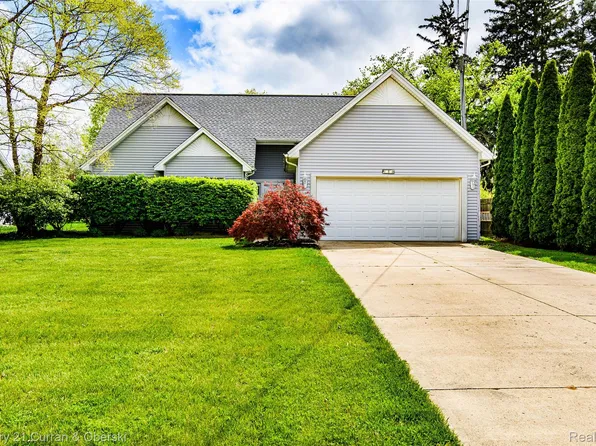 12530 Harris St, Carleton, MI 48117