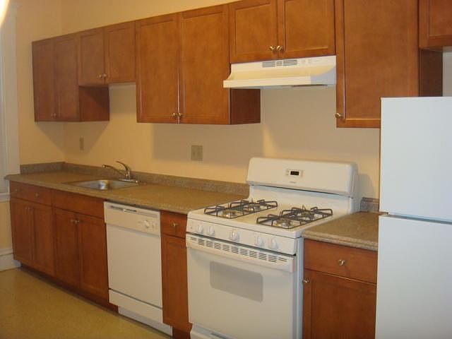 2nd image of 82 Winthrop St
