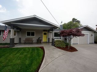 1053 8th St, Florence, OR 97439