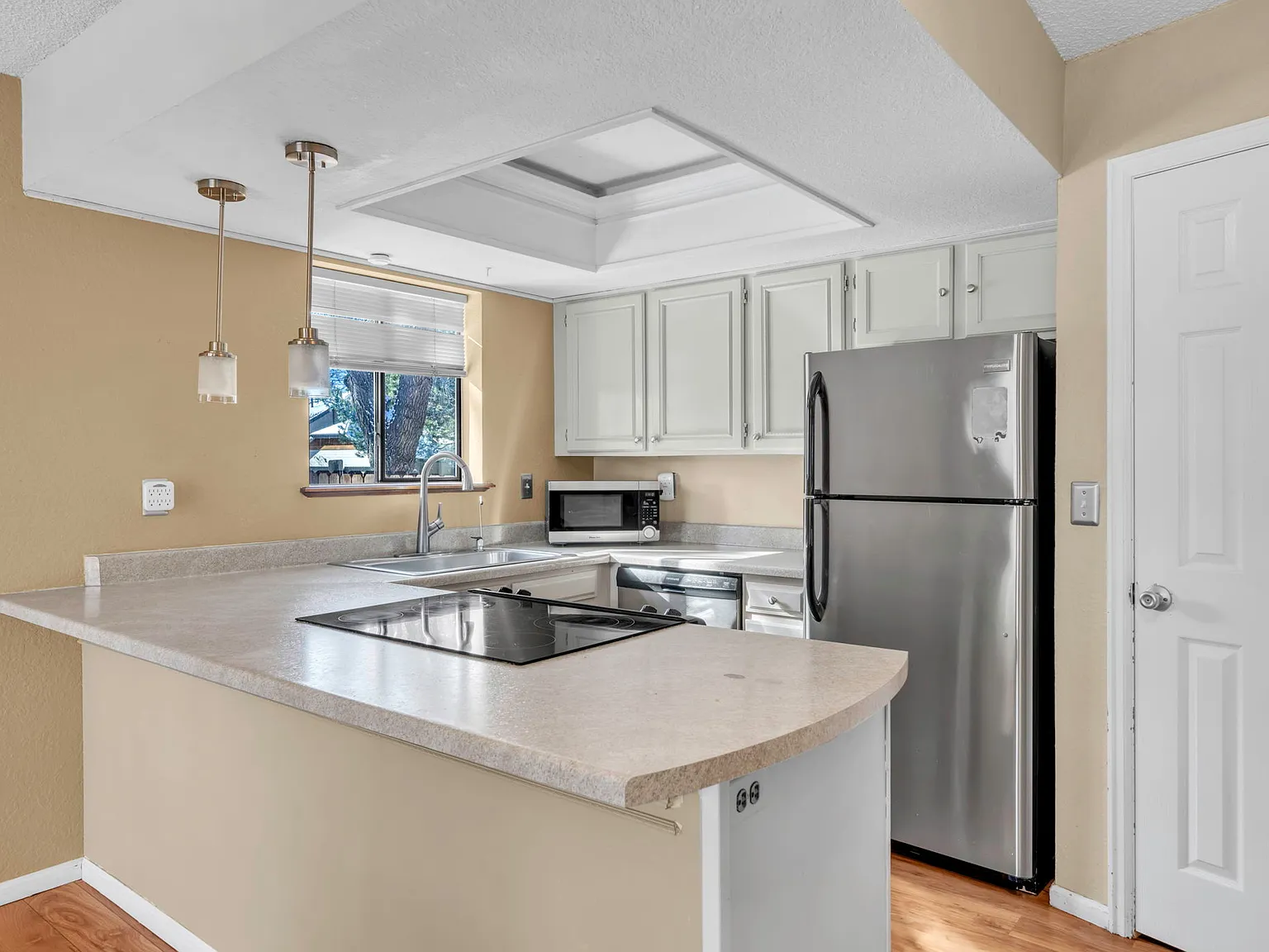 2 bed, 1200 sqft, $2,350 — Photo 2