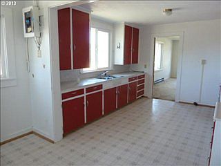 3rd image of 625 E 12th St