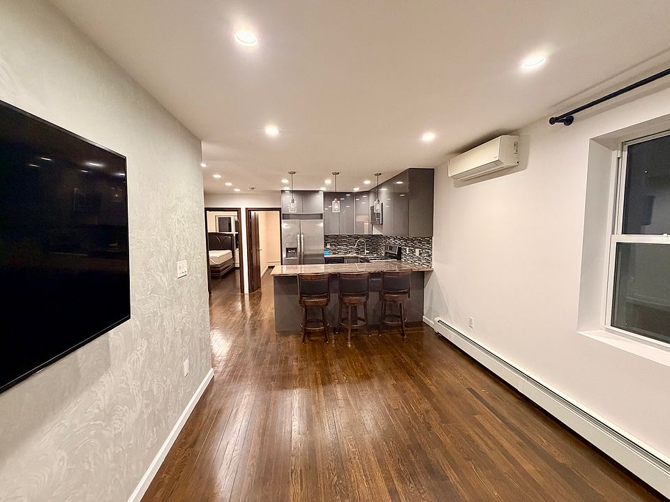 1st image of 3828 Maple Ave #1